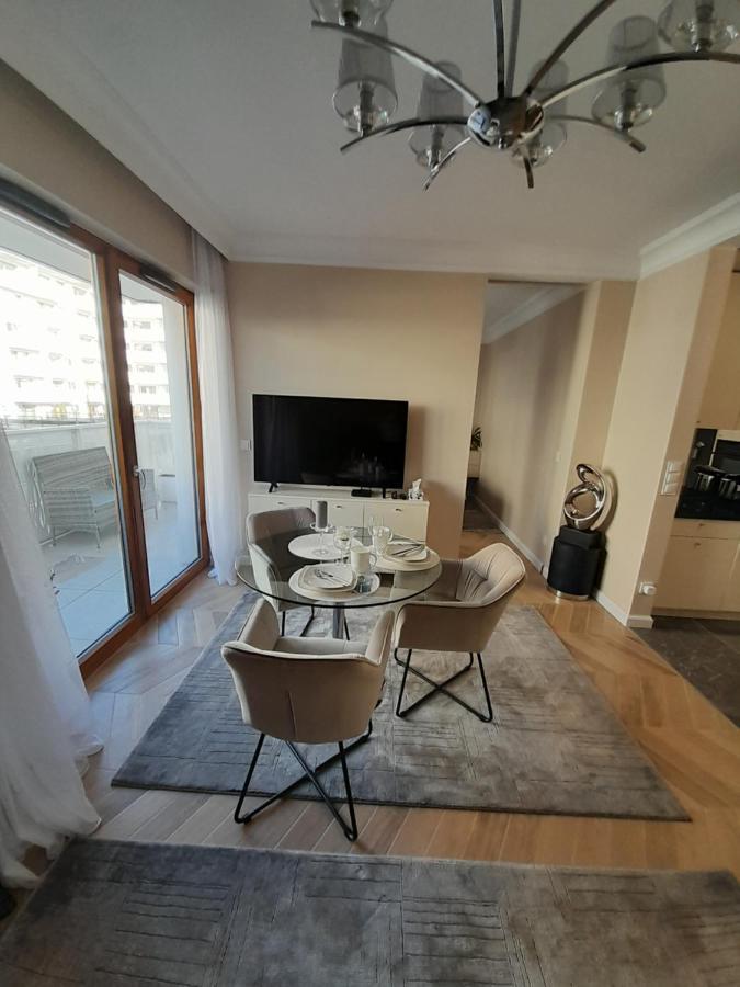 Beige Mood Apartment Wroclaw